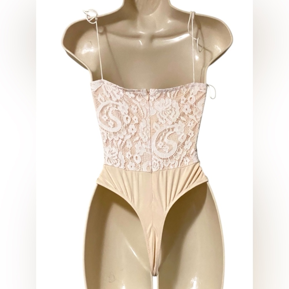 Superdown Stasia Lace Bodysuit White Nude S Revolve - Picture 4 of 6